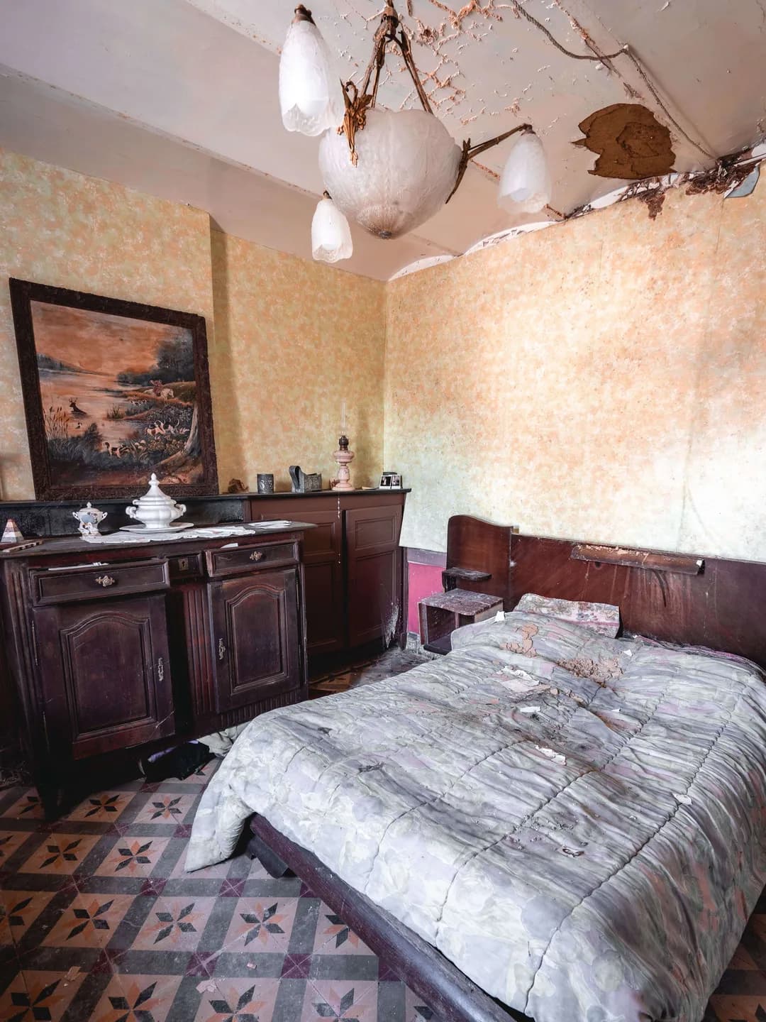 Chambre dégradée — vue avant